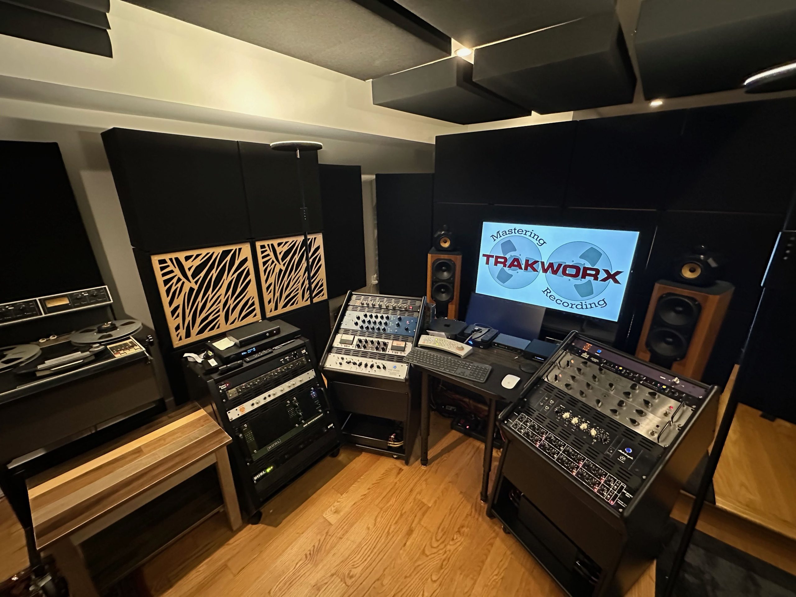 3-masteringstudioangle Justin Weis